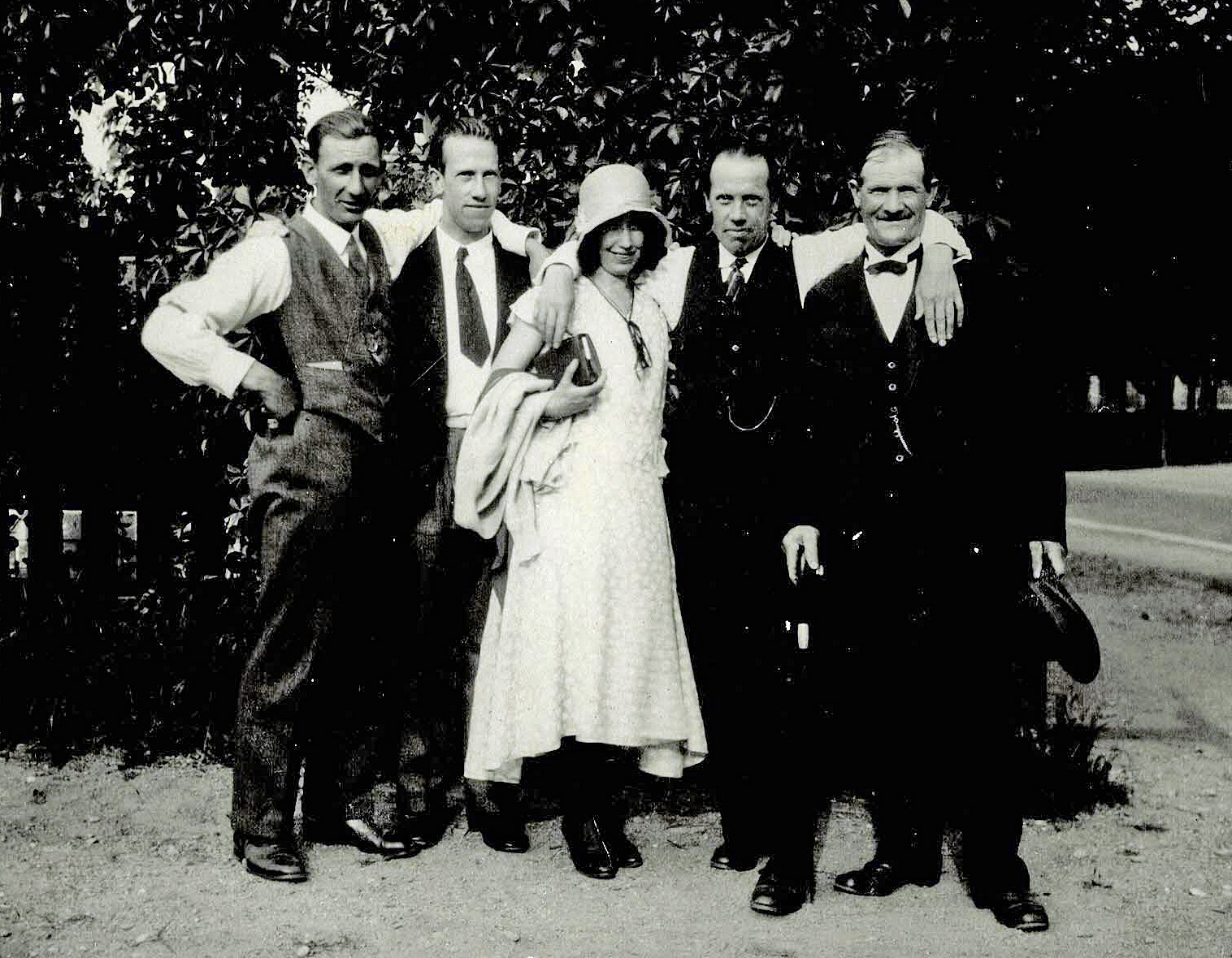 Ännu en bild från det glada 20-talet. Från vänster David, Sven, Lena, Fritz och fader Anton